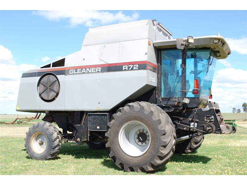 Gleaner R72 combine harvester