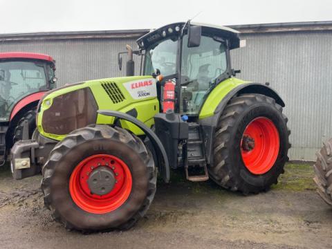Claas Axion 830 tractor