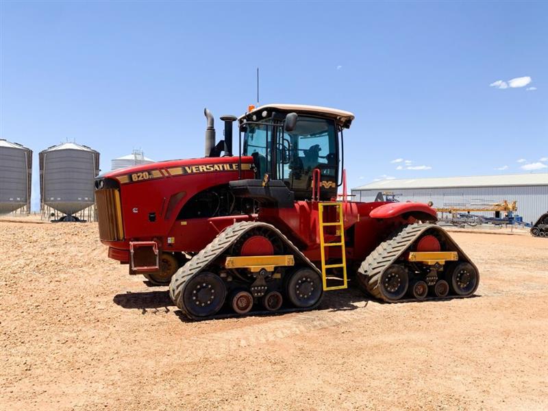 Photo 1. Versatile 620DT track tractor