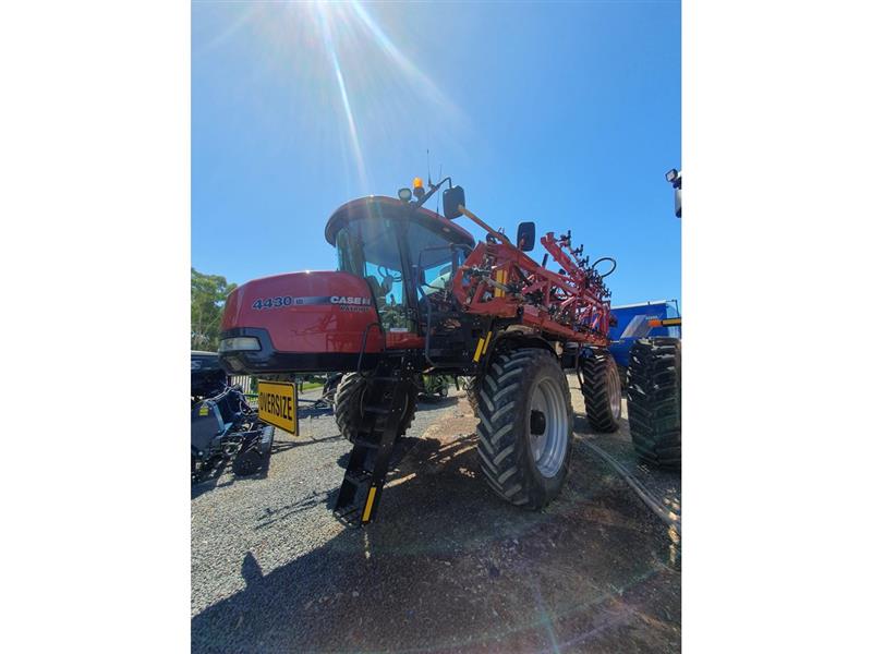 Case IH 4430 self propelled sprayer