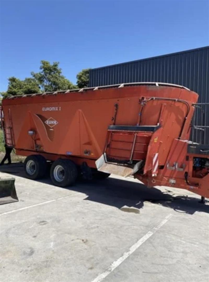 Kuhn Euromix 3370 mixer wagon