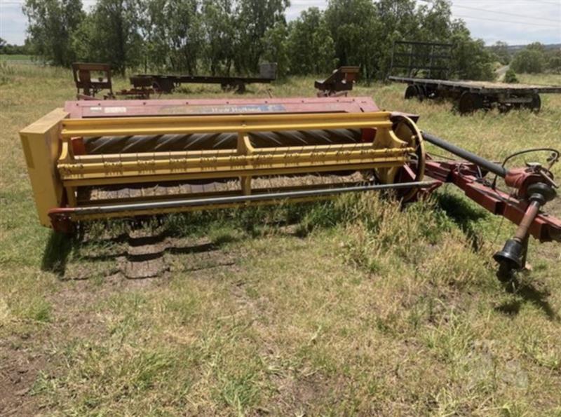 Photo 1. New Holland 488 mower conditioner