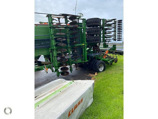 Photo 1. Amazone Cirrus 6003 airseeder