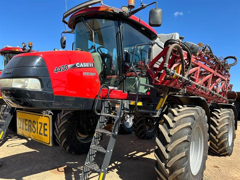 Case IH 4430 self propelled sprayer