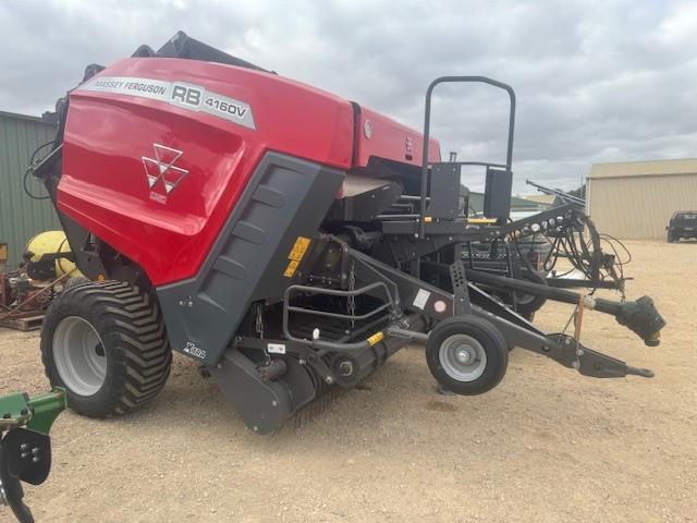 Massey Ferguson 4160XT xtra round baler