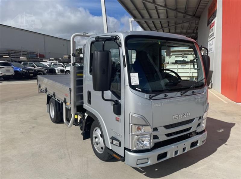 Photo 1. Isuzu NLR45-150 truck