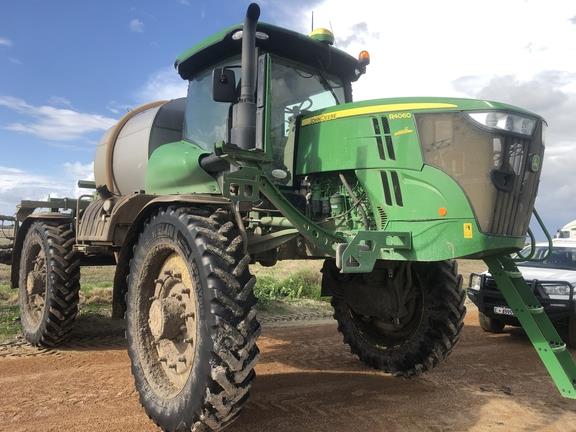 Photo 1. John Deere R4060 self propelled sprayer