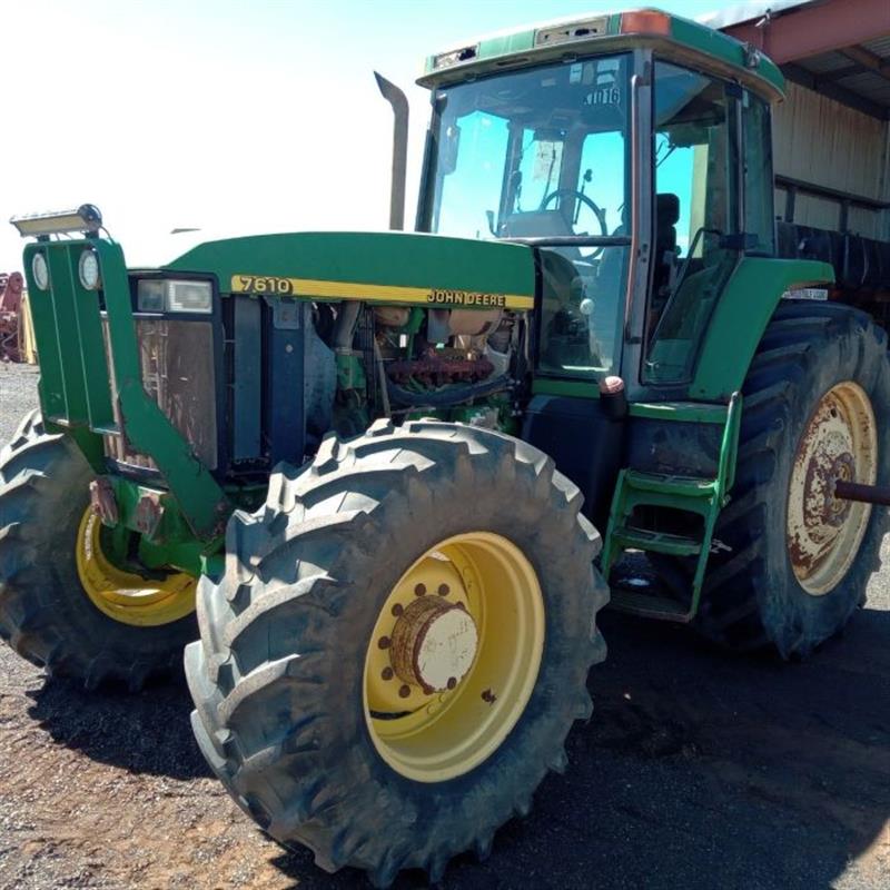 John Deere 7610 tractor