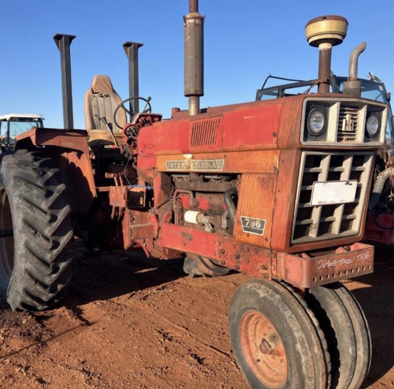 International/CaseIH 766 tractor