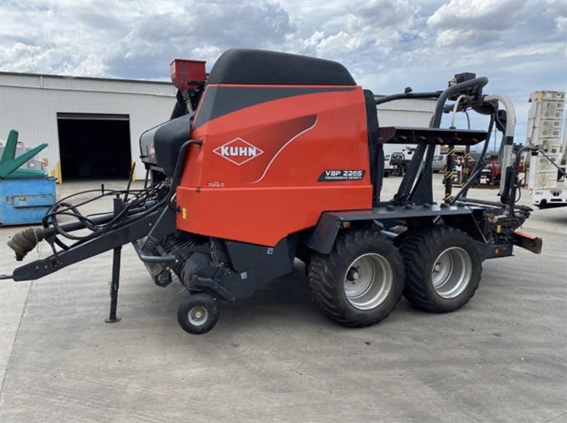 Kuhn VB2265 round baler