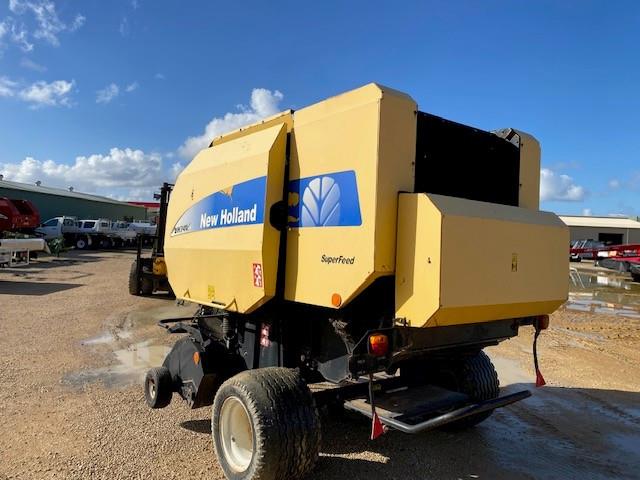 New Holland BR740A round baler