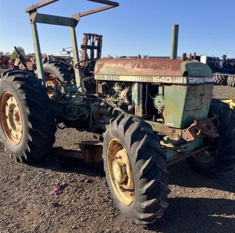 John Deere 1640 tractor