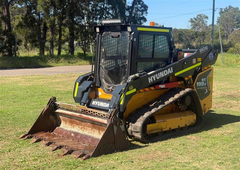 Hyundai HT110V skid steer loader