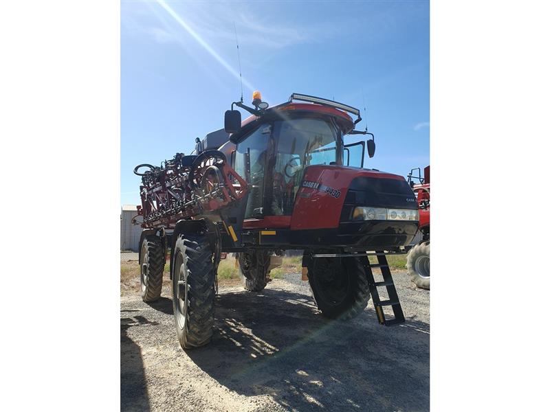 Case IH 4430 self propelled sprayer