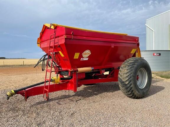 Photo 1. Bredal K85 spreader