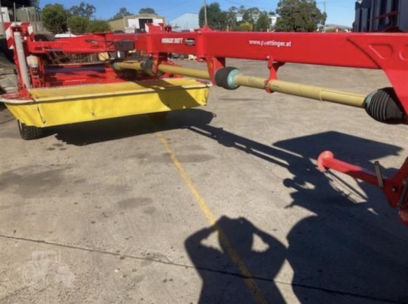 Photo 1. Pottinger Novacat 3007T mower conditioner