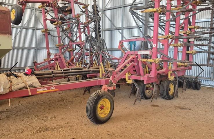 Bougault 8800 bar & alfarm 8 tonne b...