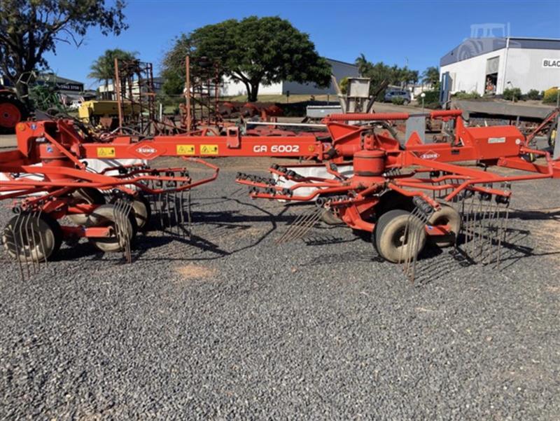 Photo 1. Kuhn GA6002 rake