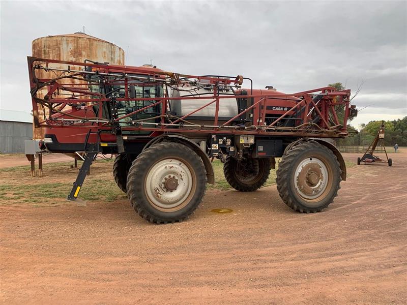 Photo 1. Case IH 4410SPX self proepped sprayer