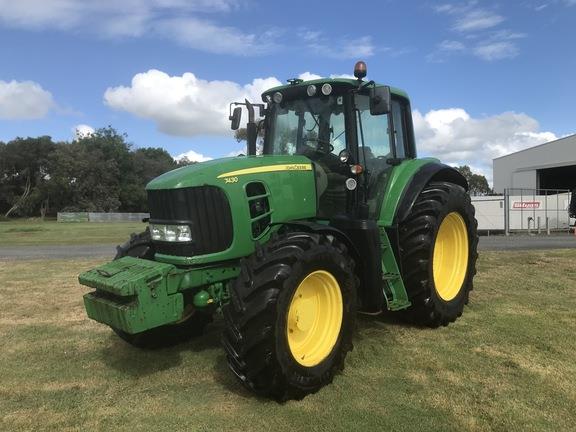 Photo 1. John Deere 7430 premium tractor