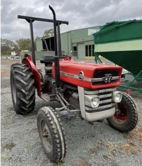 Photo 1. Massery Ferguson 135 2wd tractor
