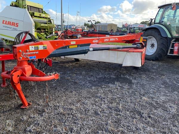 Photo 2. Kuhn GMD 3550 TL mower conditioner