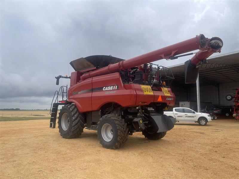 Photo 4. Case IH 8240 combine harvester