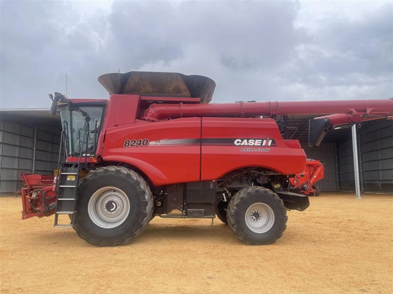 Photo 5. Case IH 8240 combine harvester