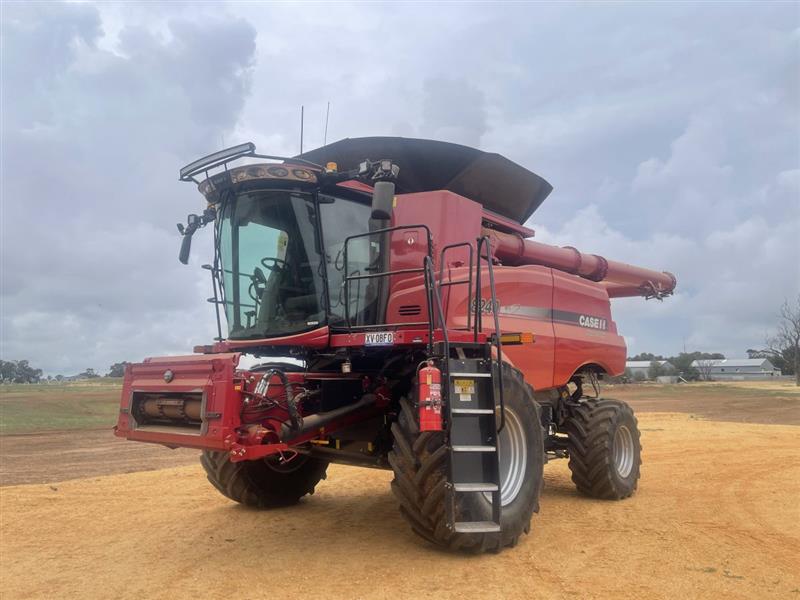 Photo 2. Case IH 8240 combine harvester