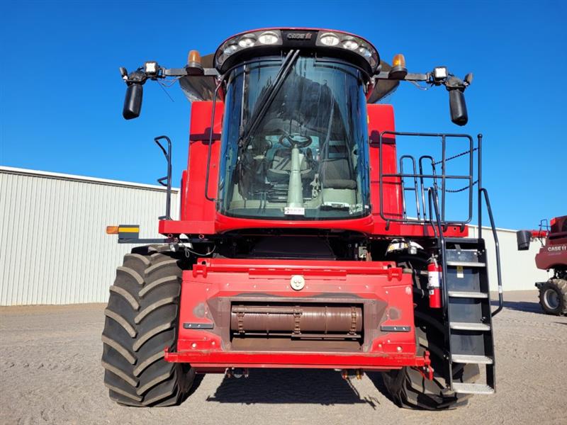 Photo 2. Case IH 6140 Axial Flow combine harvester