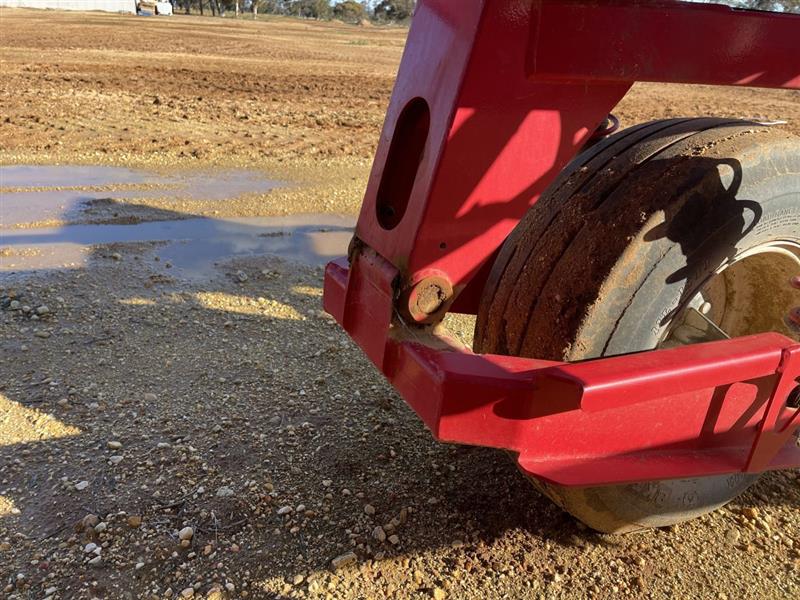 Photo 3. Croplands Weedit boom sprayer