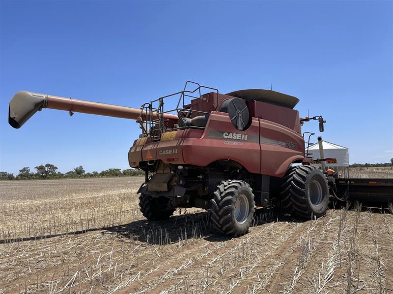 Photo 2. Case IH 7120 combine harvester