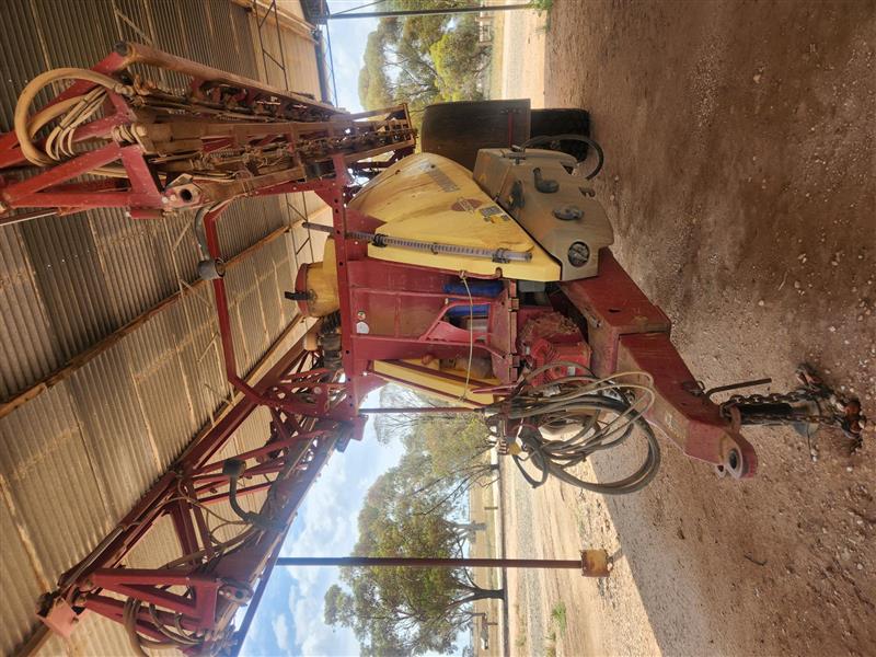 Photo 2. Hardi 8536 Commander Boomspray