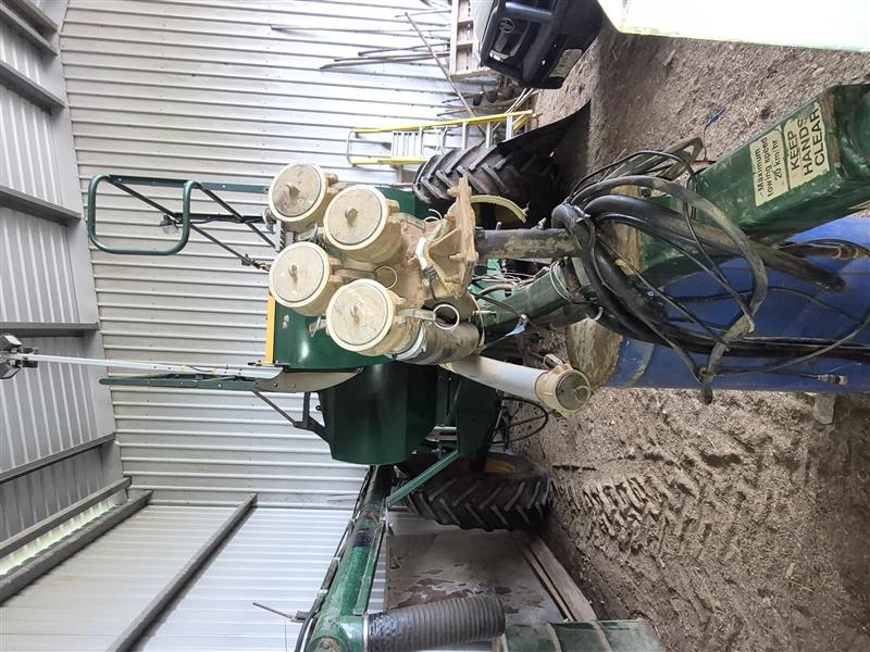 Photo 3. Simplicity TR-4500 Air Cart