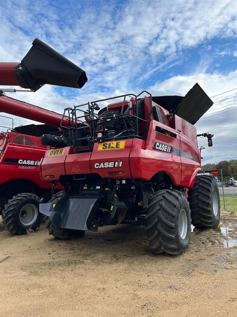 Photo 2. Case IH 9240 Combine Harvester