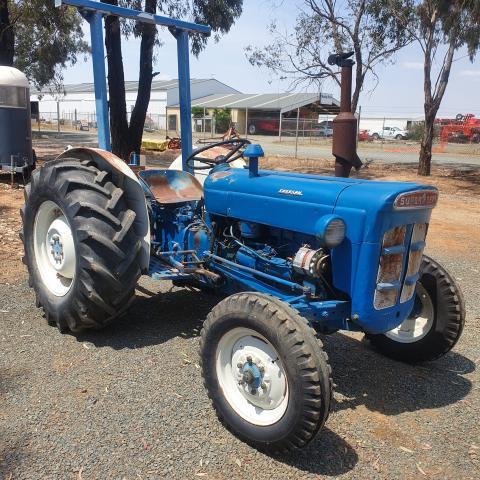 Ford Super Dexta 2wd tractor