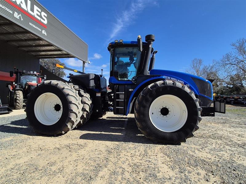 Photo 2. New Holland T9.505 Tractor