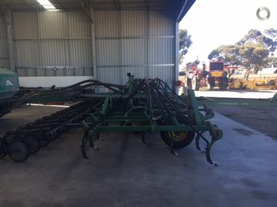 Chamberlain 275 & Simplicity 3000 airseeder, Seeding Tillage ...