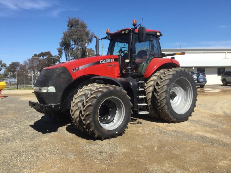 Photo 2. 2015 Case Ih Magnum 250 Ultimate Tractor