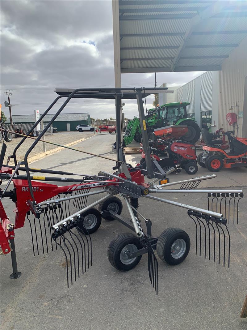 Photo 3. Massey Ferguson RK361DN rotor rake