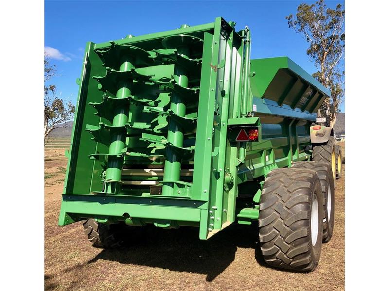 Photo 3. Bunning 230 feedlot special spreader