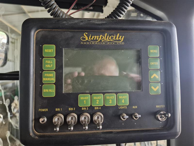 Photo 4. Simplicity TR-4500 Air Cart