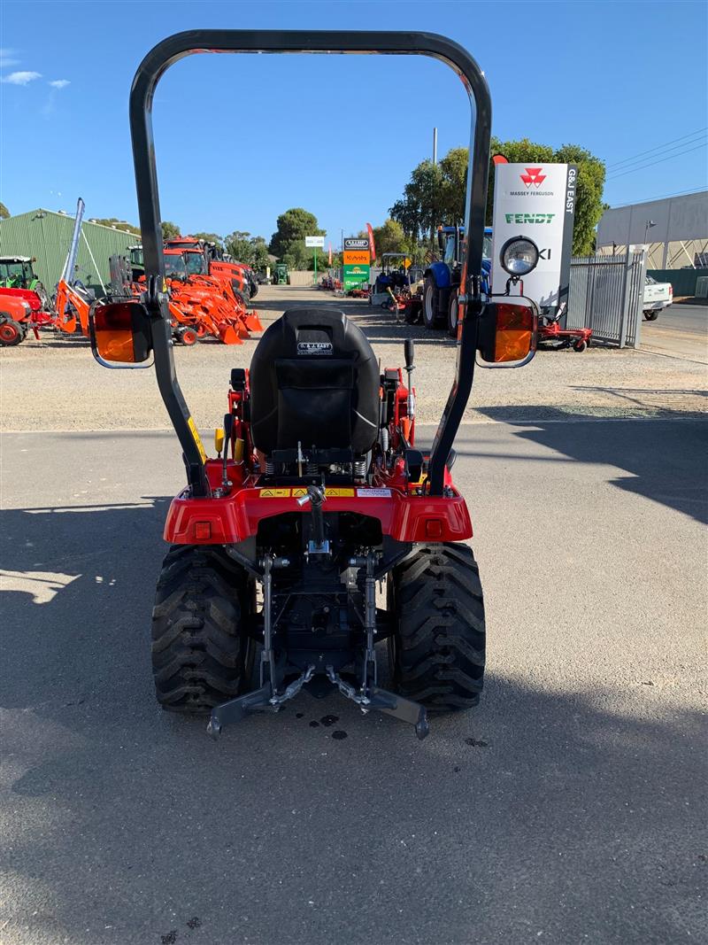 Photo 4. Massey Ferguson GC1725 non cab tractor