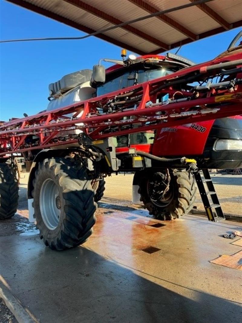 Photo 2. Case IH Patriot 4430 SP boomsprayer