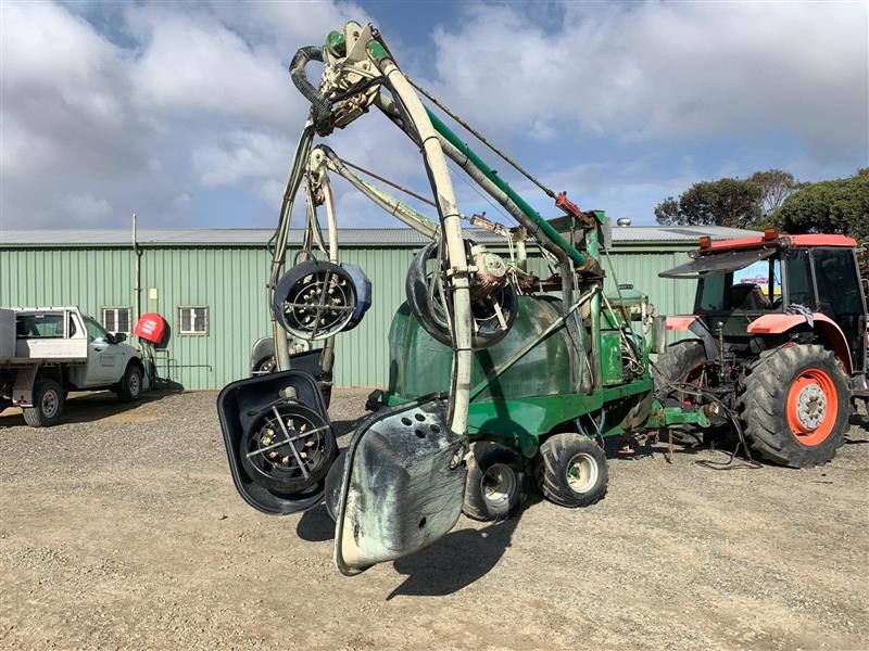 Photo 3. Green Tech 2000L trailing sprayer