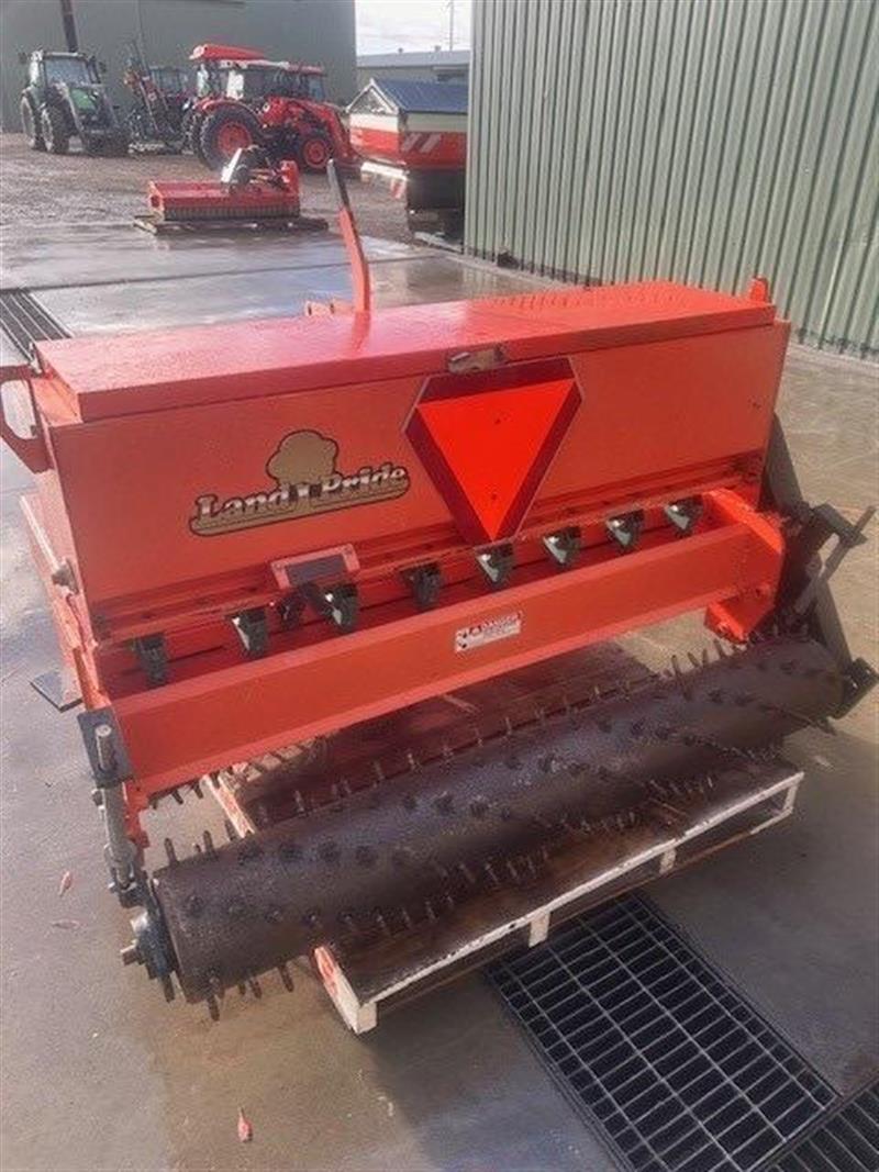 Photo 2. Landpride AP1560 airseeder