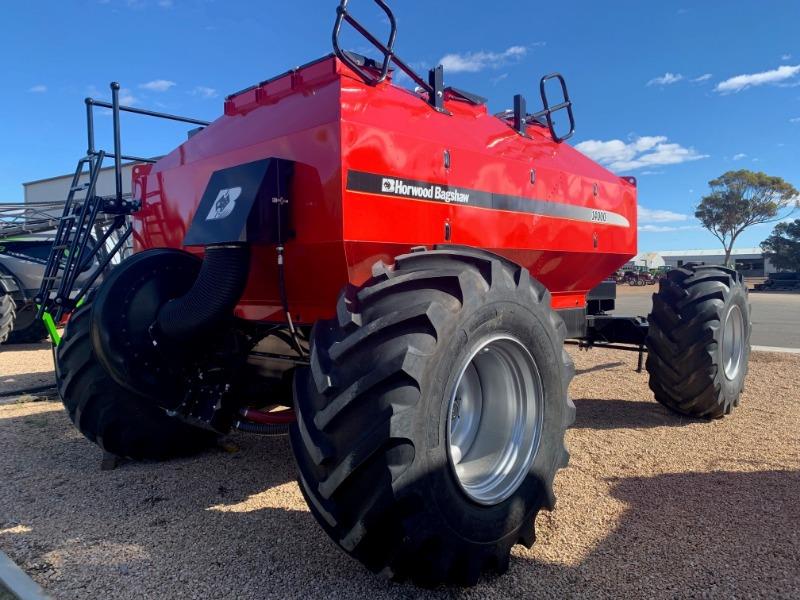 Photo 2. Horwood Bagshaw 14000L Quad Air Cart