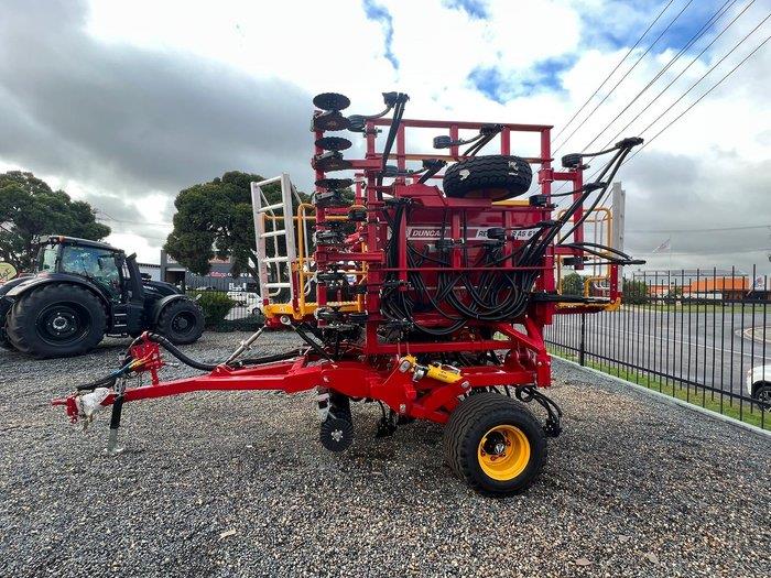 Photo 3. Duncan AG AS6100 airseeder