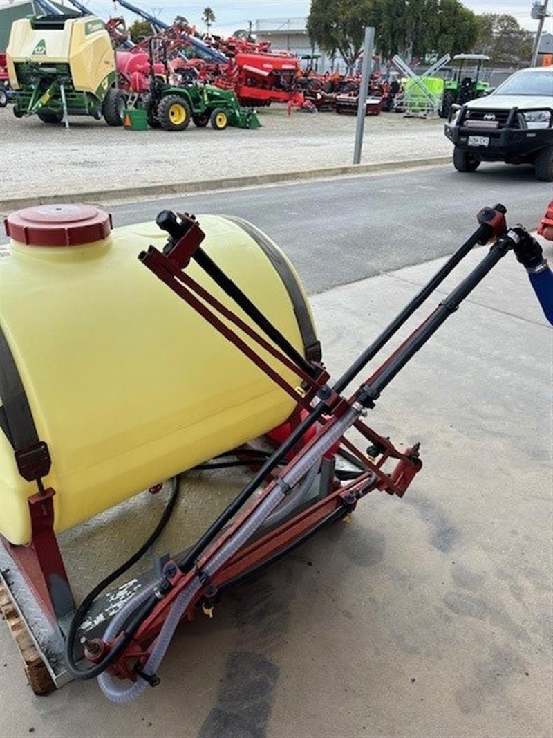 Photo 2. Hardi 400L tray mounted sprayer