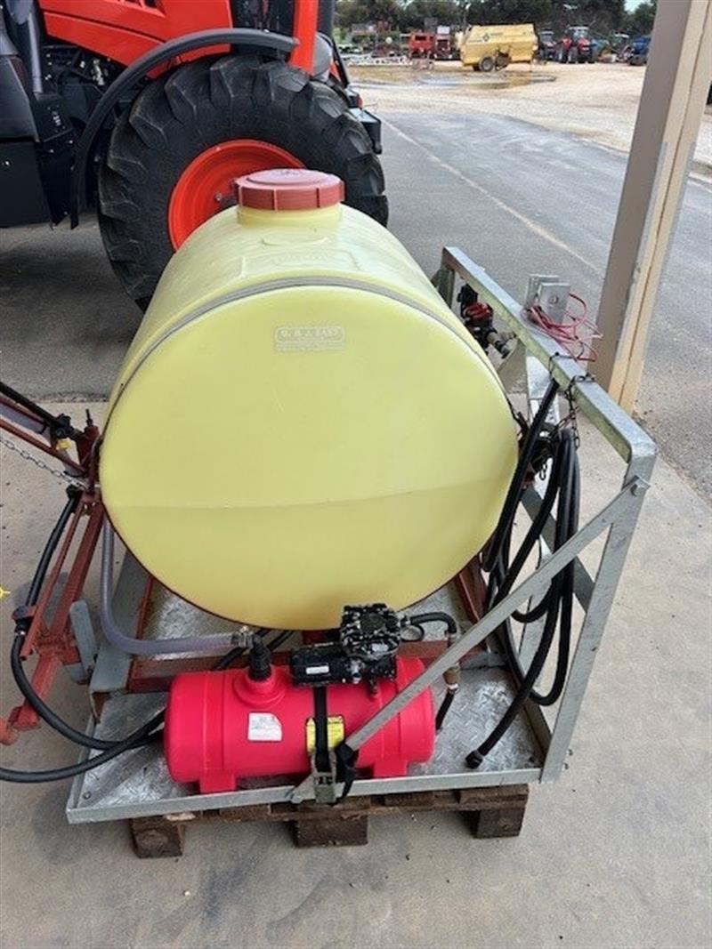 Photo 3. Hardi 400L tray mounted sprayer